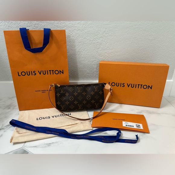 Louis Vuitton Pochette w/ original dust bag, box, ribbon, & sales bag - Picture 6 of 17